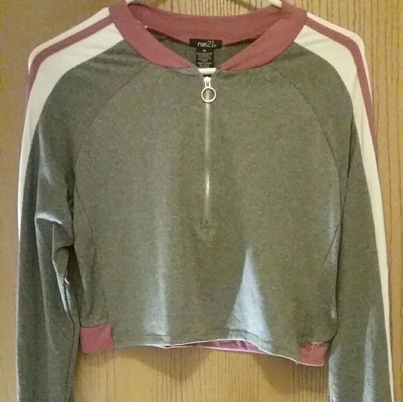 NWT RUE21 active long sleeved crop top - Picture 3 of 3